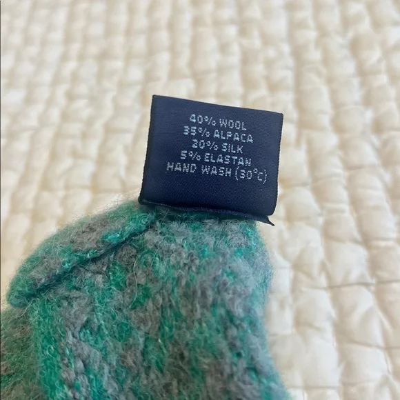 Cashmere and wool glovelettes - Picture 4 of 7